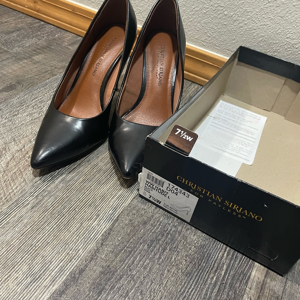 Gorgeous Faux Leather black heels. 7.5 wide width